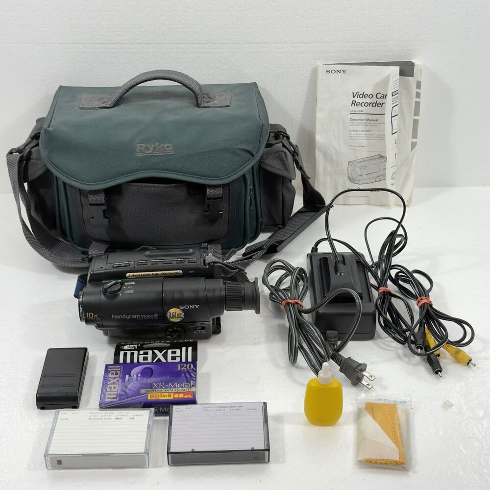 Sony Handycam Video 8 CCD TR44 Cassette Recorder Bundle 3 Tapes 2 Battery Tested